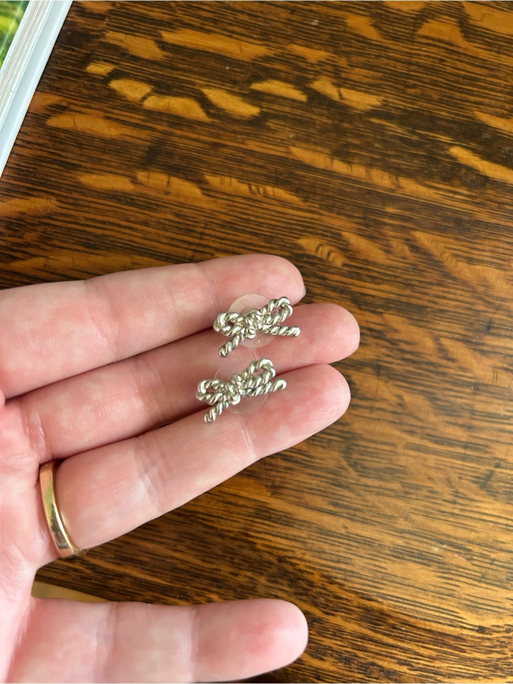 Kate Spade staring silver bow earrings